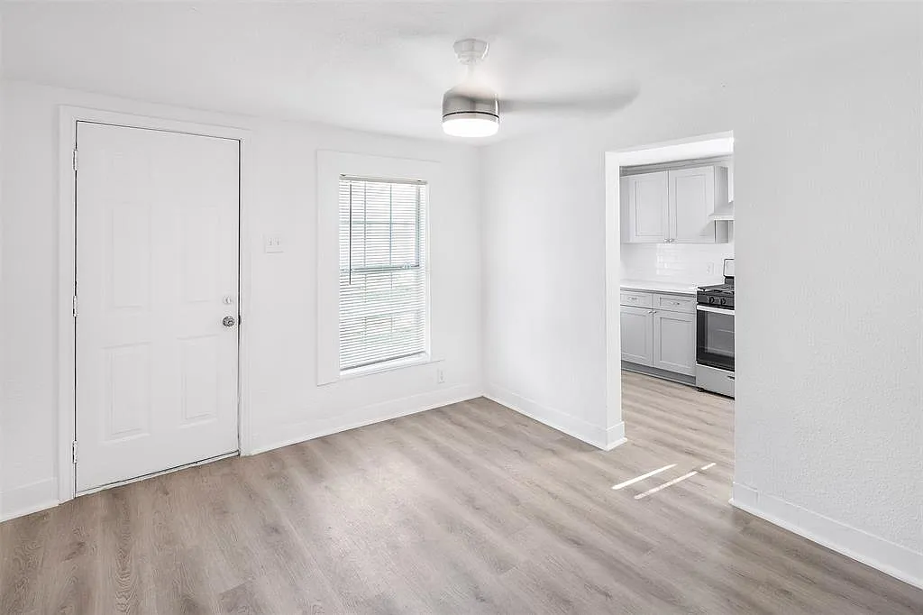 1915 Benson Street - 3 — Photo 3