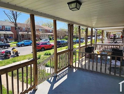 1008 Foxridge Ln — Photo 3