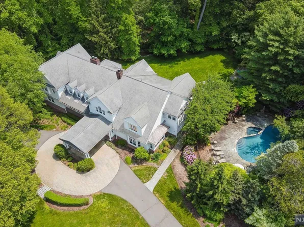 8 Deerhill Rd, Demarest, NJ 07627