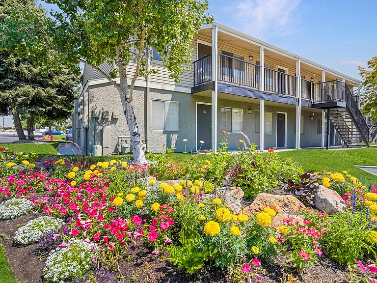 Callaway Apartments — Photo 44