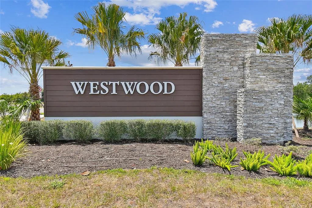 3 bed, 2.5 bath, 1673 sqft, $2,350 — Photo 2