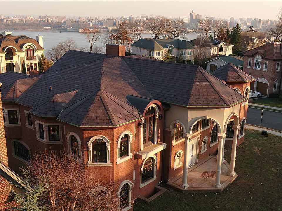 2nd image of 1160 Crescent Way
