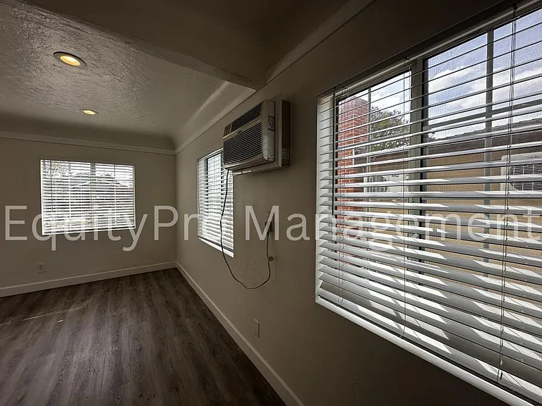 5583 California Ave — Photo 18