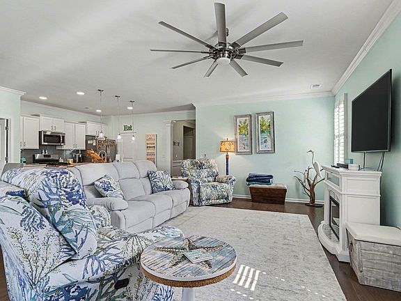 5th image of 809 Atlantic Commons Dr.