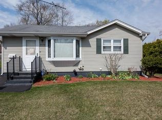 2132 N McAree Rd, Waukegan, IL 60087