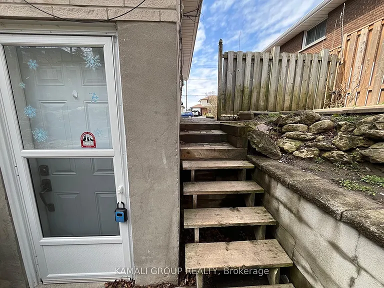75 Keewatin St S #BASEMENT — Photo 11
