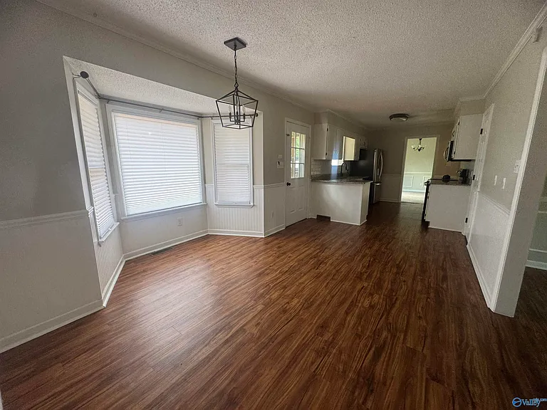 915 Highland Dr — Photo 7