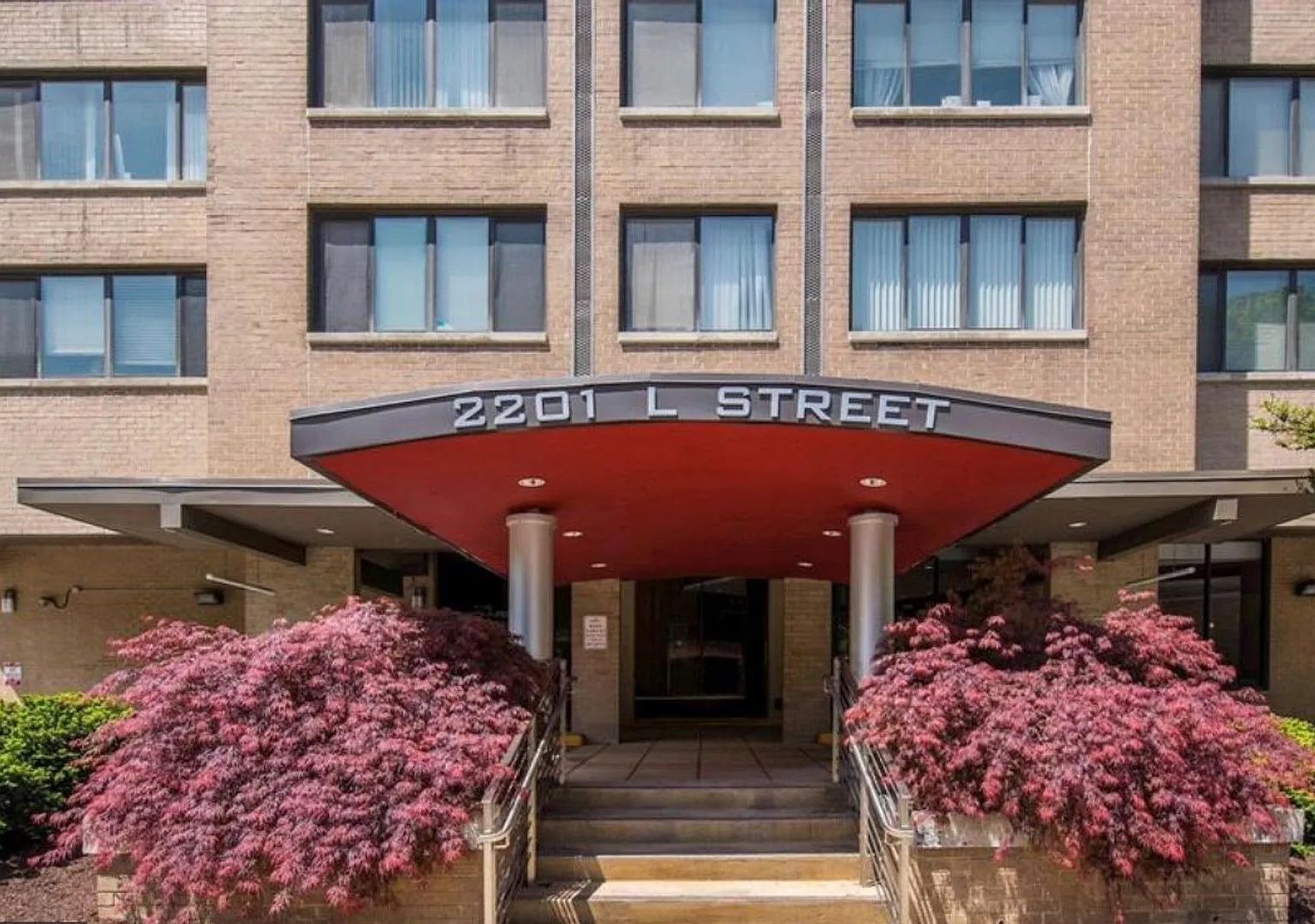 West End Studio Apartment for Rent- All Utilties Included, Updated Appliances, Roof Deck, Pool, F... — Photo 1