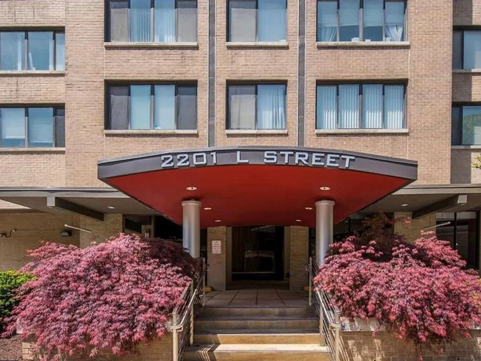 2201 L St NW #210