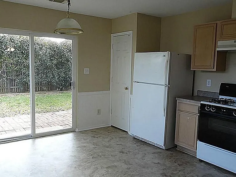 5826 Westminster Village Dr — Photo 5