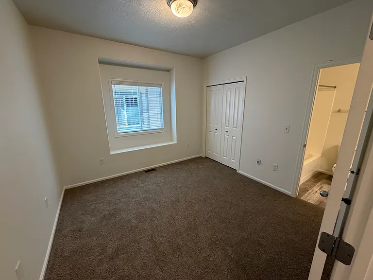 1st bedroom with ensuite bathroom
