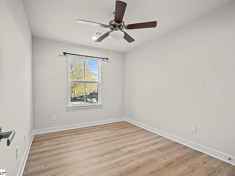 73 Connaught Ct — Photo 13