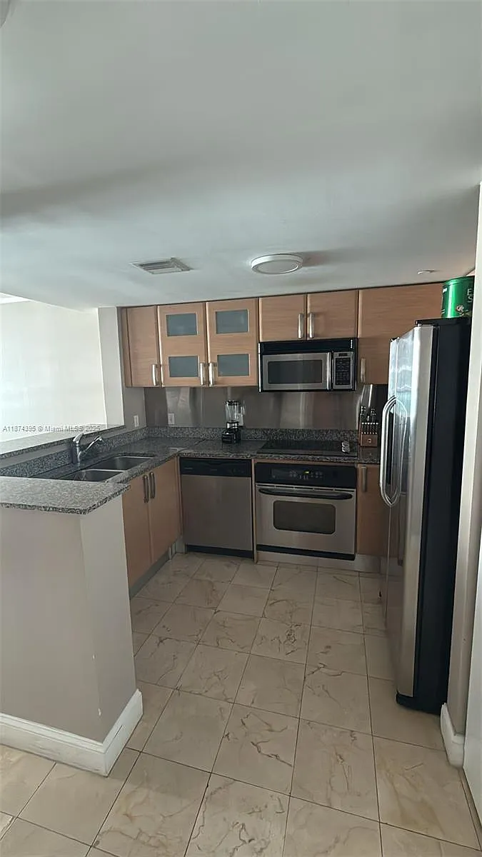 Building Photo - 2101 Brickell Ave #508