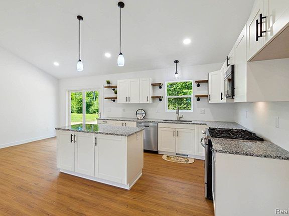 4th image of 14434 Louisa Dr