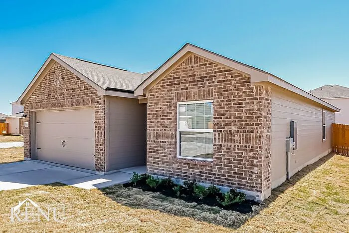3 bed, 2.0 bath, 1525 sqft, $1,975 — Photo 2