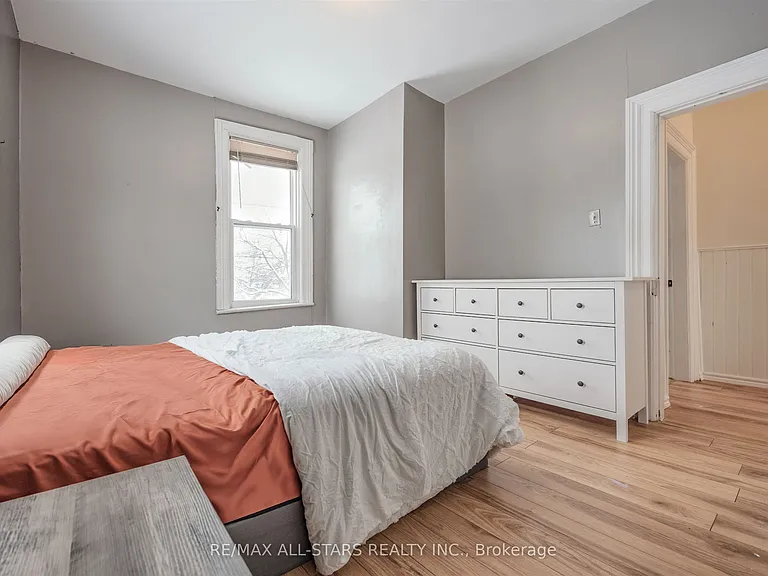 21 Albert St S — Photo 28