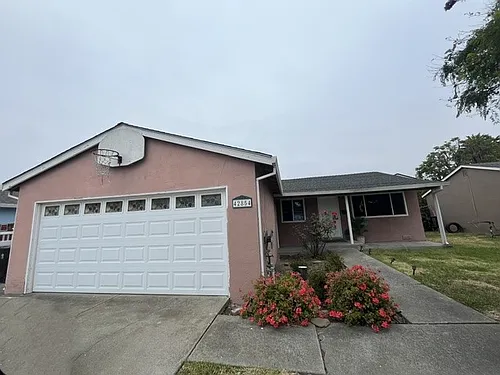 42854 Parkwood St Photo 1