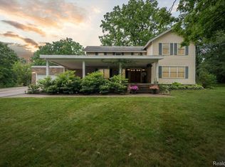 7600 Crosby Lake Rd, White Lake, MI 48386