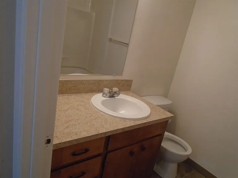 1125 Wyatt Ave #5 — Photo 7