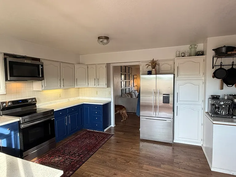 893 Vivian St — Photo 4