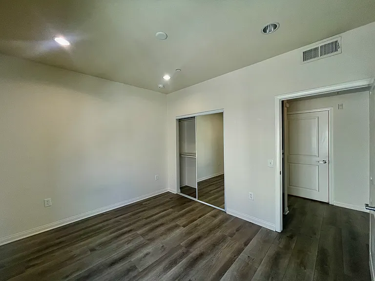 5842 Harold Way #202 — Photo 8