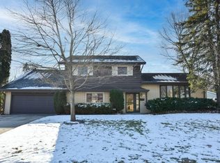 N90W17661 Saint Stevens Dr, Menomonee Falls, WI 53051