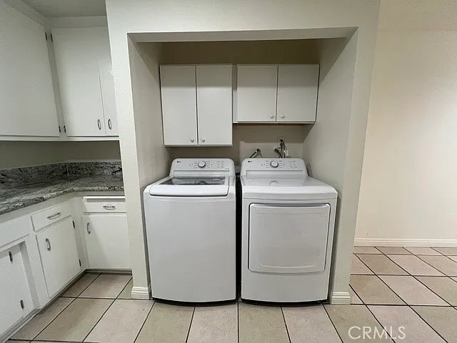 684 E Lee Pl — Photo 3