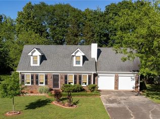 617 Summerville Dr, Lawrenceville, GA 30046