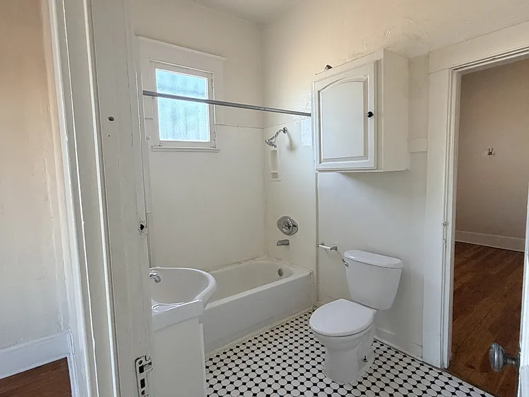 916 N 8th St — Photo 6
