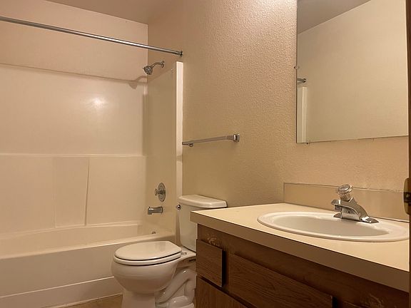 4th image of 611 N Baker Ave #611D