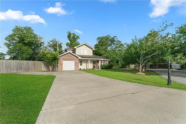 3 bed, 2.0 bath, 1570 sqft, $1,800 — Photo 2