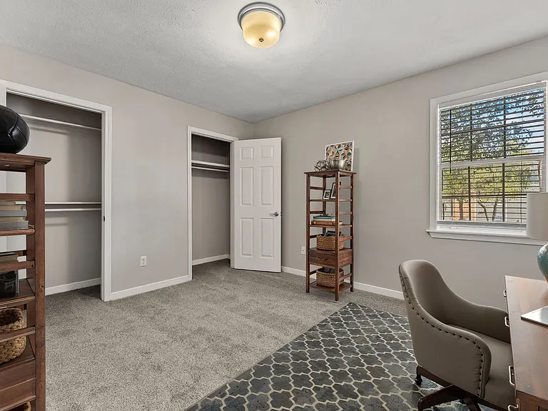 Linden (Renovated) - 2 Bed / 2 Bath - 1,100 Sq.Ft.