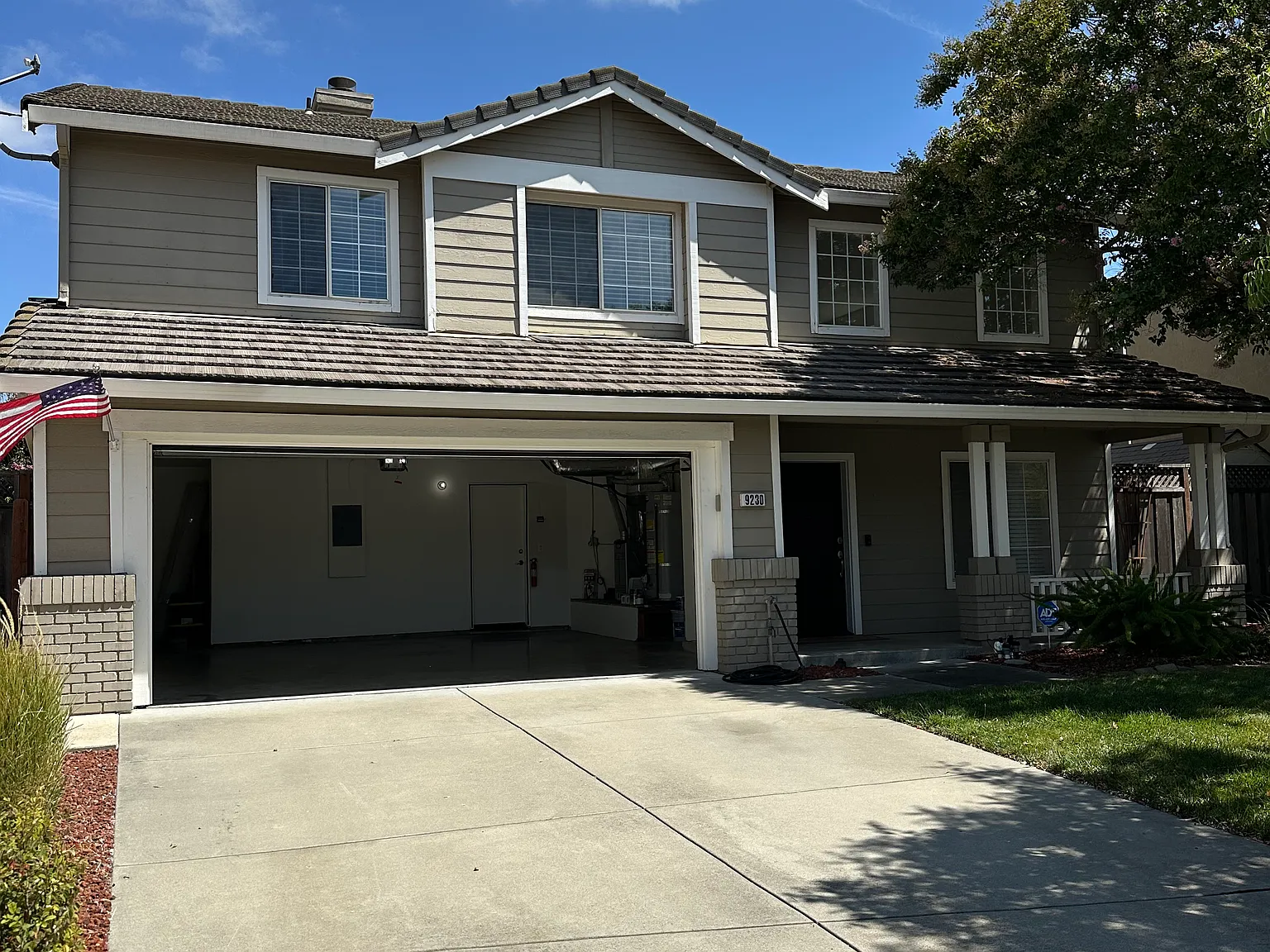 4 bed, 2017 sqft, $4,300 — Photo 2