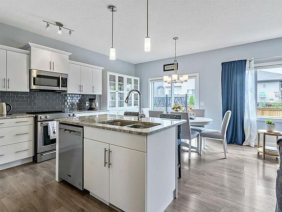 5th image of 140 E Wildrose Dr