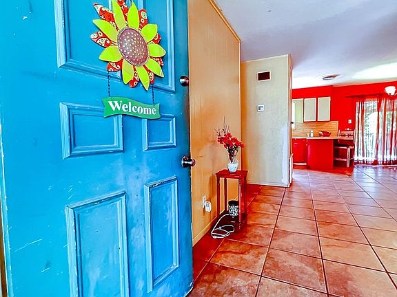 4th image of 407 W Randall St