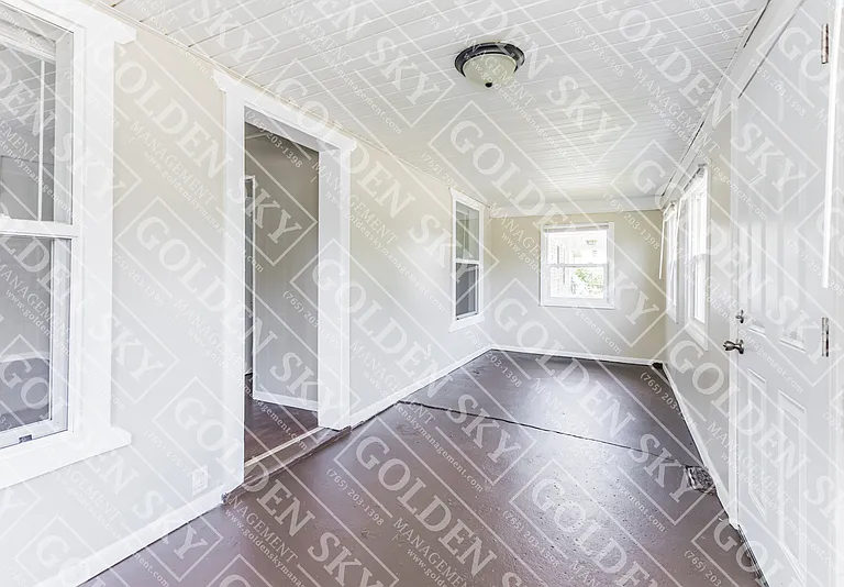 2909 S Franklin St — Photo 14