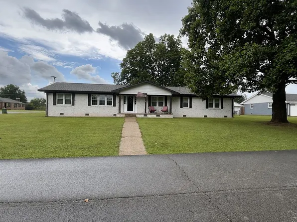 1918 Crescent Dr, Muscle Shoals, AL 35661