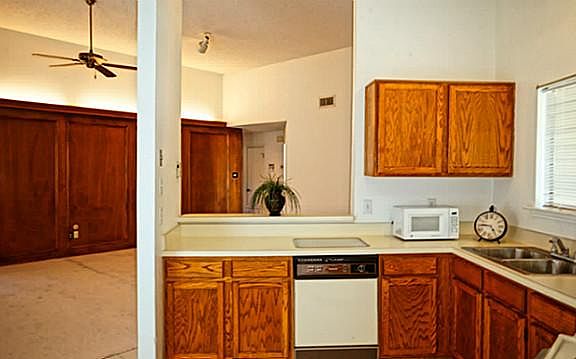 5th image of 415 Kalmia Dr