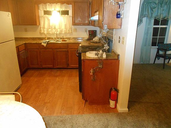 5th image of 1476 Shoveller Ave