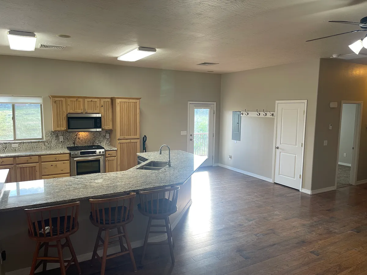 Building Photo - 24194 Road L #2C