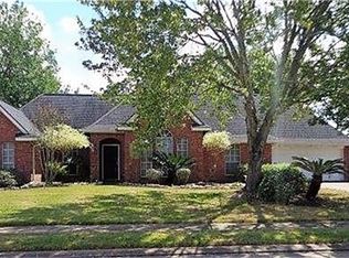 56 Nandina Ct, Lake Jackson, TX 77566