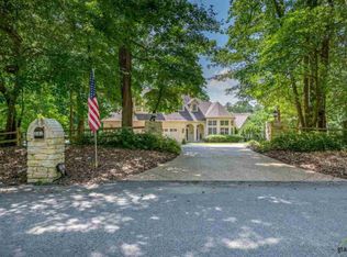 142 Golf Dr, Holly Lake Ranch, TX 75765