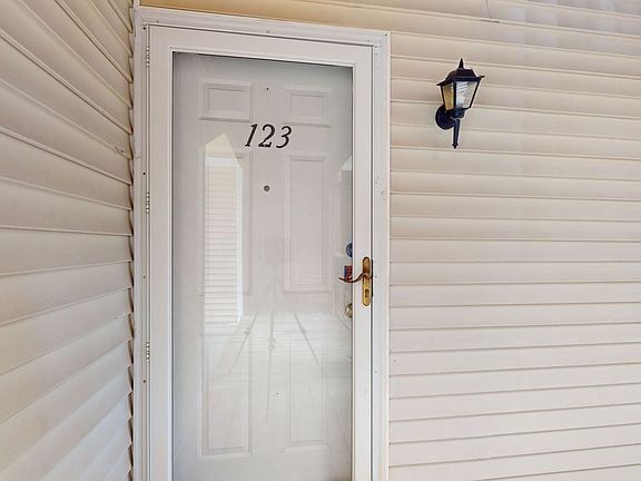 3rd image of 123 N Timber Dr