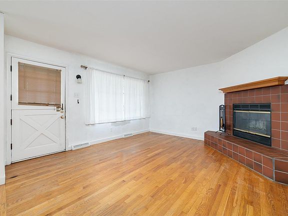 4th image of 79 Cliff Dr