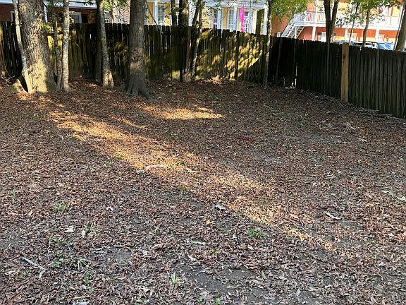 5th image of 105 S Nash St