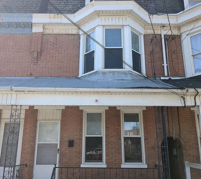 1529 W King St