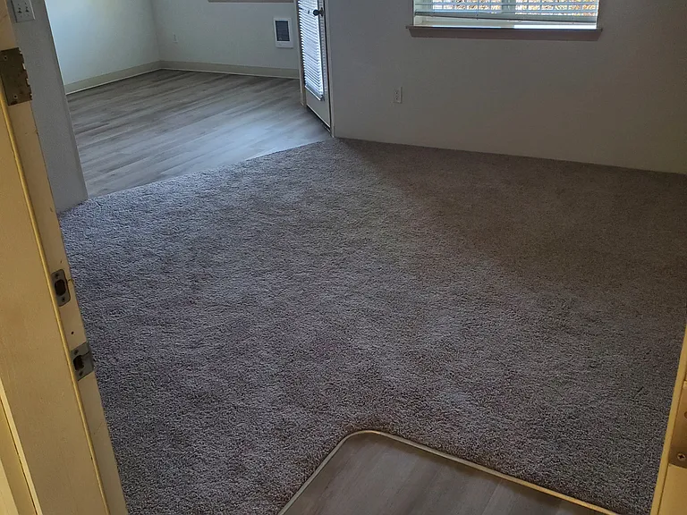 Westbury Commons — Photo 18