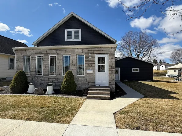 204 S 4th St, Bellevue, IA 52031