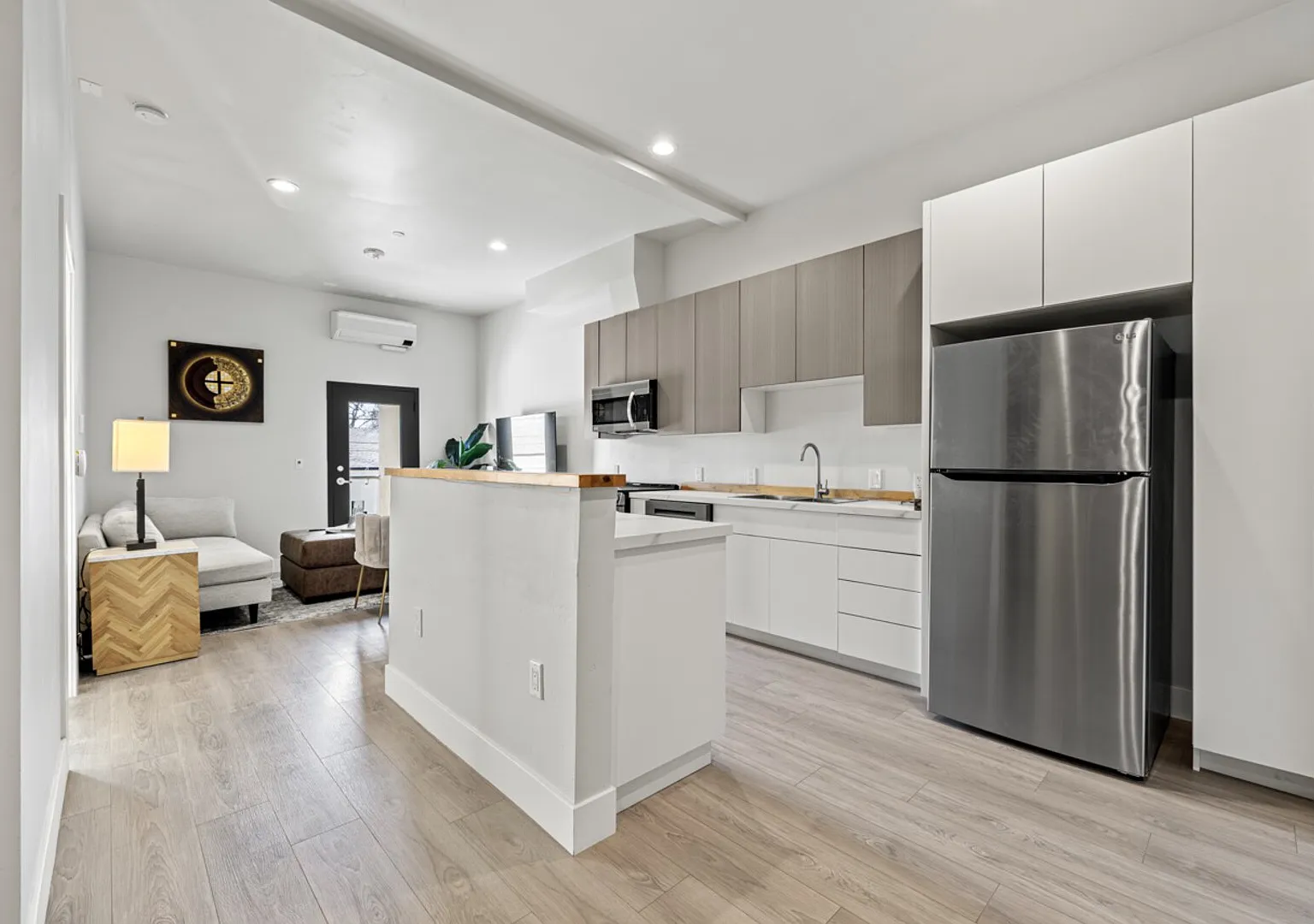 S19 Modern new apartment in Midtown — Photo 1