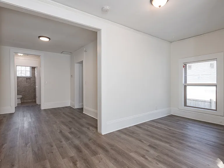 406 Paines Ave NW — Photo 5